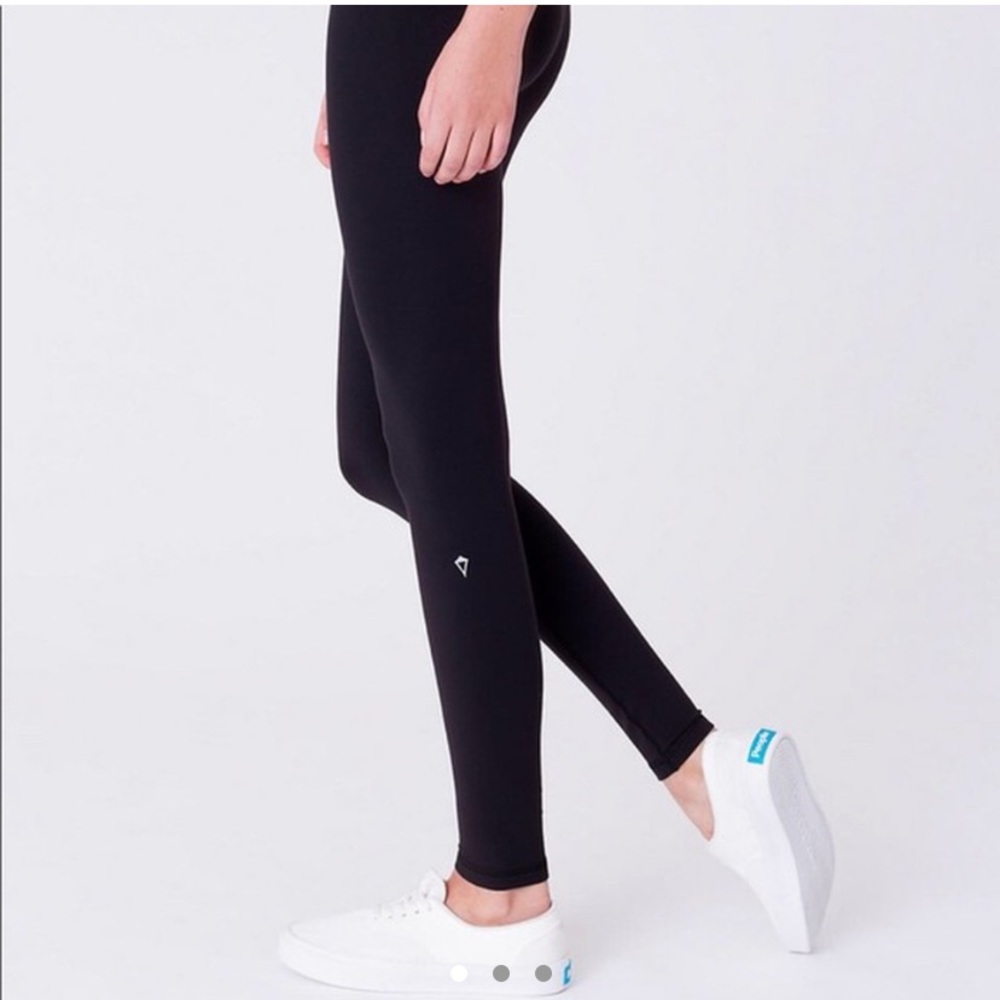 Ivivva black leggings